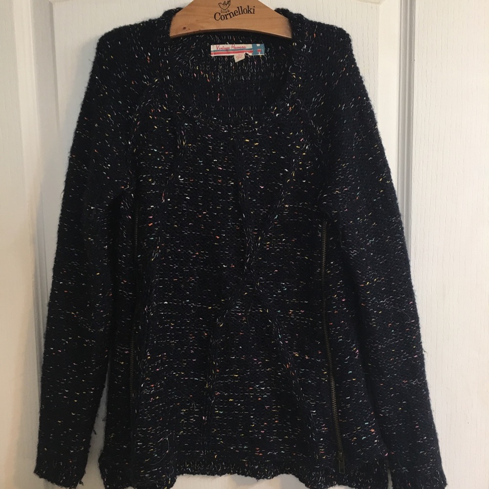 A size Medium long sleeve top from Vintage Havana